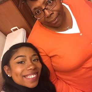 Meet your Posher, Elizabeth